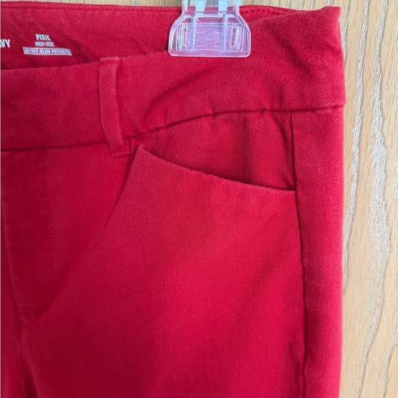 OLD NAVY Gently Used High Rise Pixie Straight Leg Slim Fit Red Pants Size 6 - Picture 4 of 9